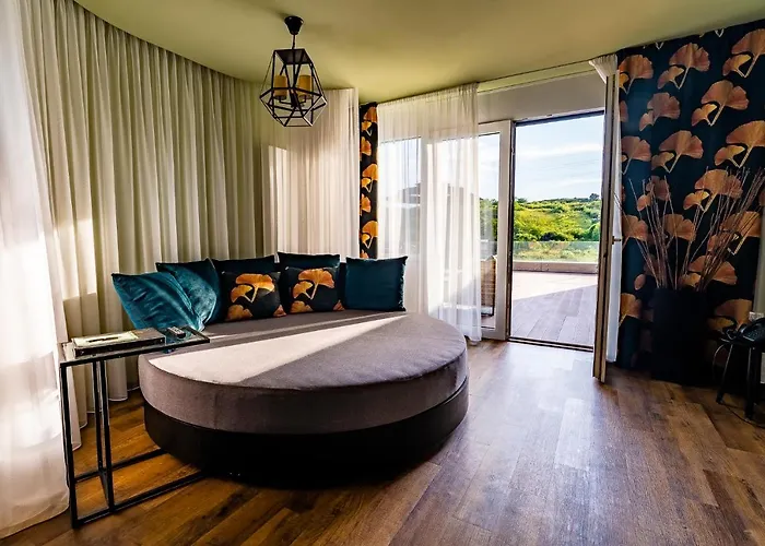 Отель Allure & Эгер