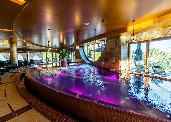 Allure & 4* Эгер