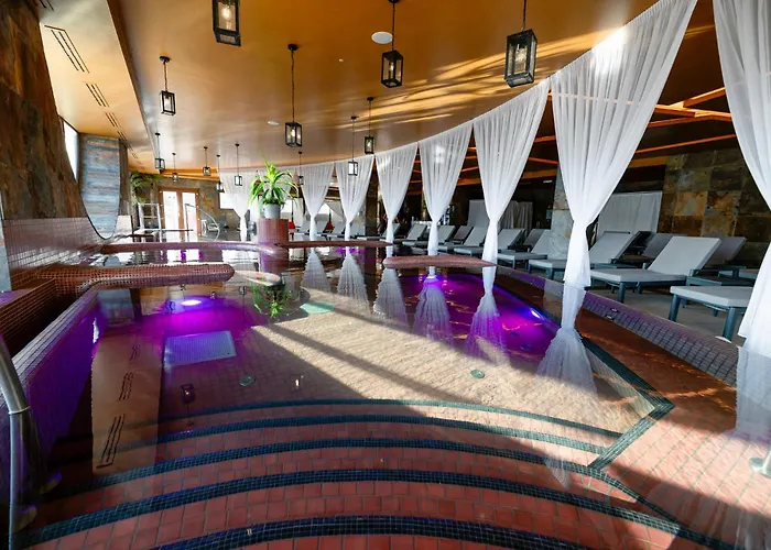 Allure & 4* Эгер