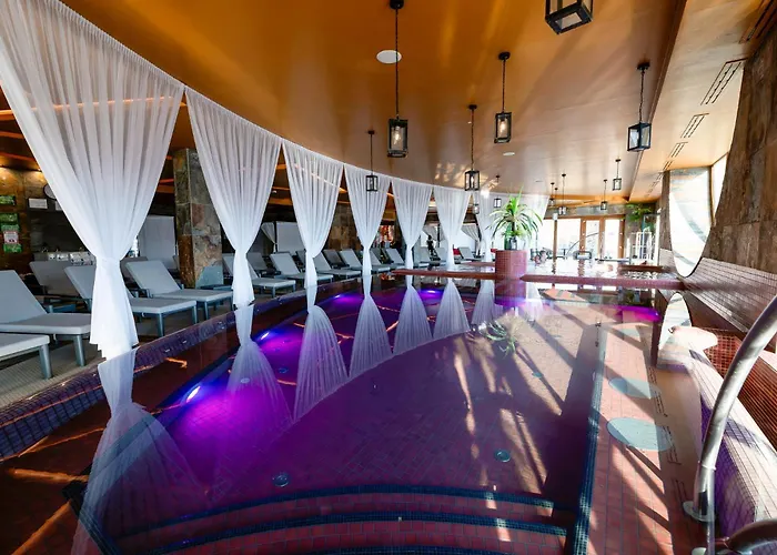 Allure & Отель Эгер